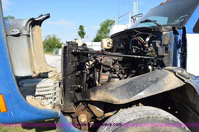 image for item H5105 1996 GMC TopKick propane truck