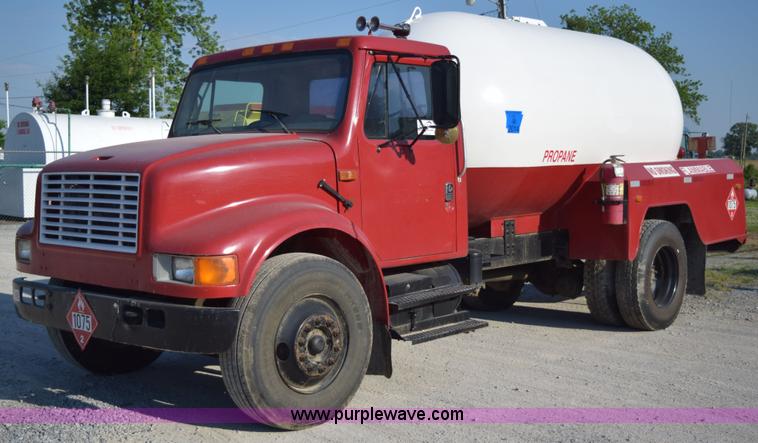 image for item H5107 1996 International 4900 propane truck