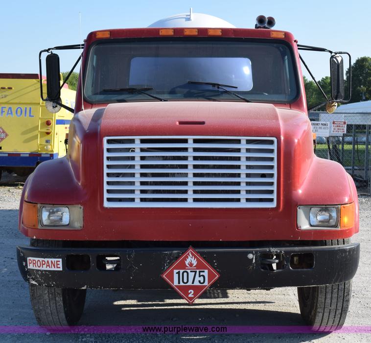 image for item H5107 1996 International 4900 propane truck