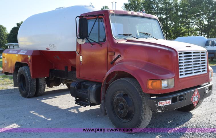 image for item H5107 1996 International 4900 propane truck