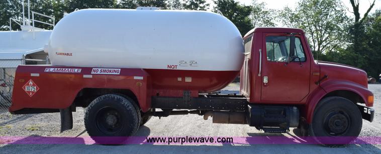 image for item H5107 1996 International 4900 propane truck
