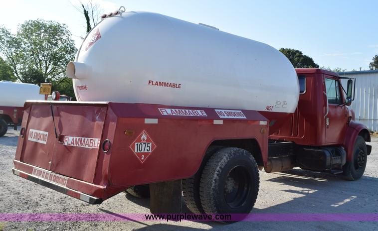 image for item H5107 1996 International 4900 propane truck
