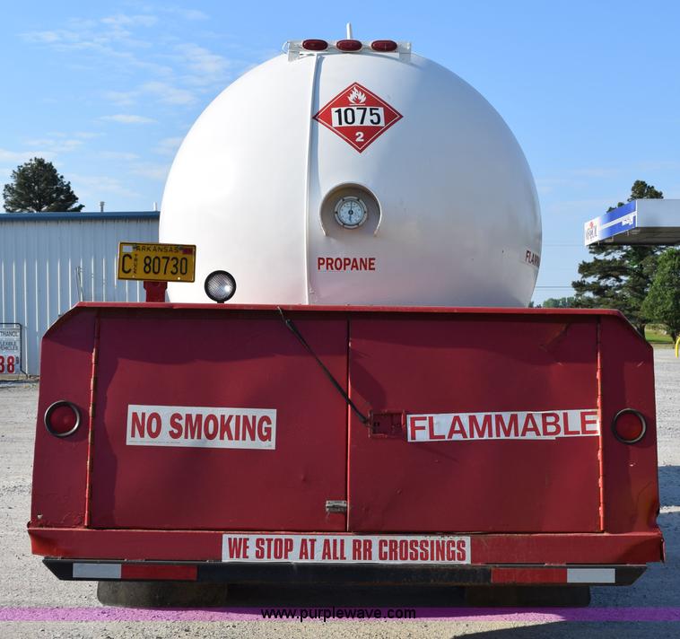 image for item H5107 1996 International 4900 propane truck