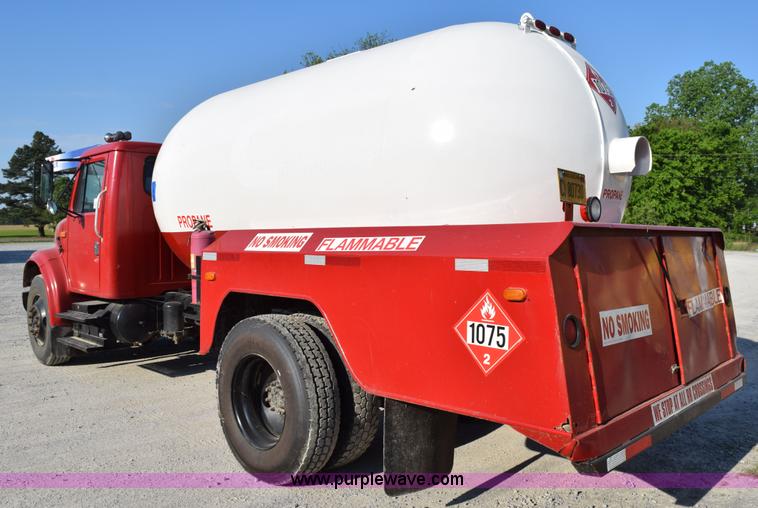 image for item H5107 1996 International 4900 propane truck