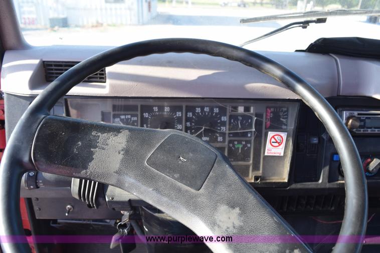 image for item H5107 1996 International 4900 propane truck