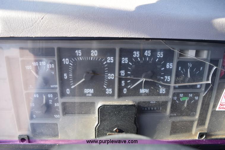 image for item H5107 1996 International 4900 propane truck