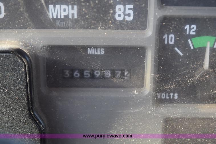 image for item H5107 1996 International 4900 propane truck