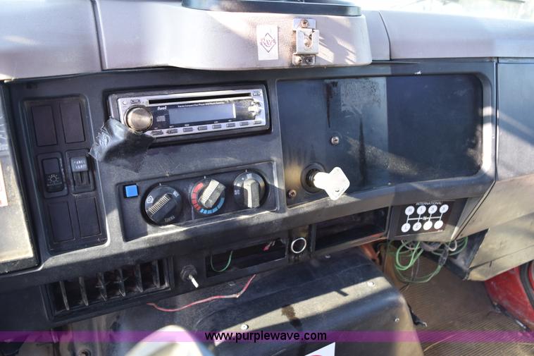 image for item H5107 1996 International 4900 propane truck