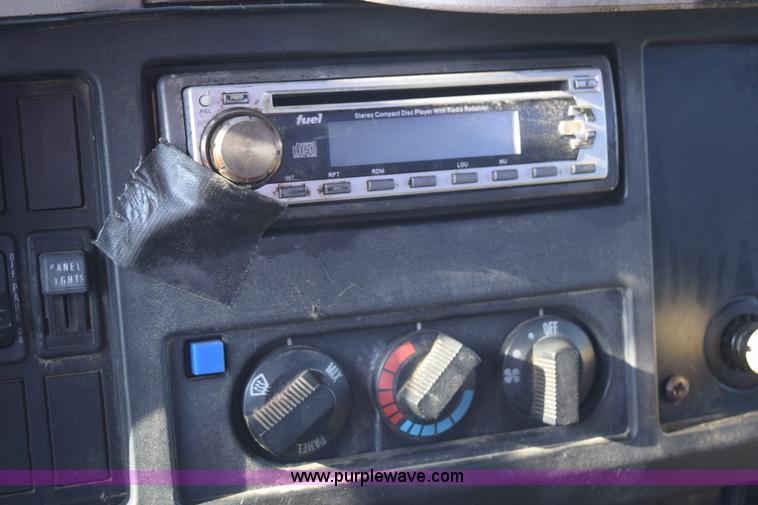 image for item H5107 1996 International 4900 propane truck