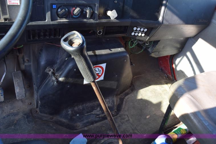 image for item H5107 1996 International 4900 propane truck