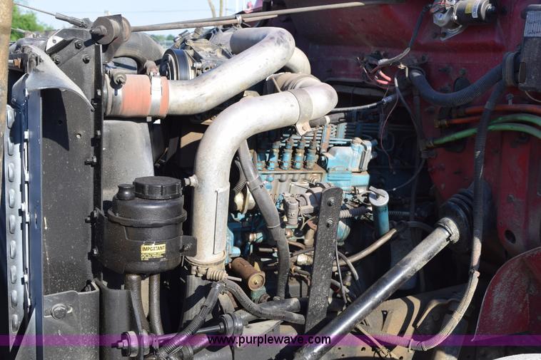 image for item H5107 1996 International 4900 propane truck