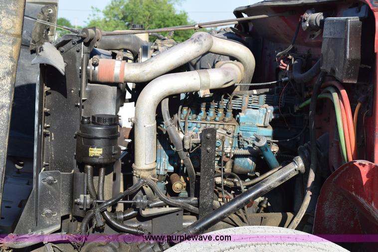 image for item H5107 1996 International 4900 propane truck