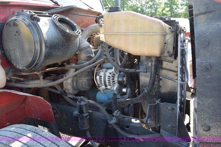 image for item H5107 1996 International 4900 propane truck