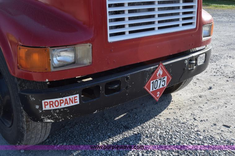 image for item H5107 1996 International 4900 propane truck
