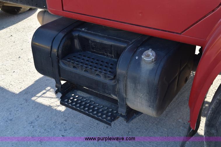 image for item H5107 1996 International 4900 propane truck