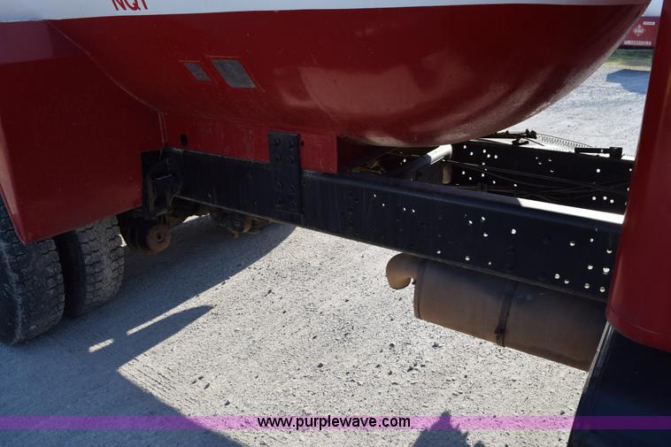 image for item H5107 1996 International 4900 propane truck