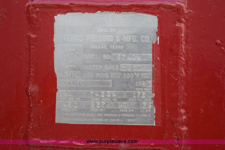 image for item H5107 1996 International 4900 propane truck