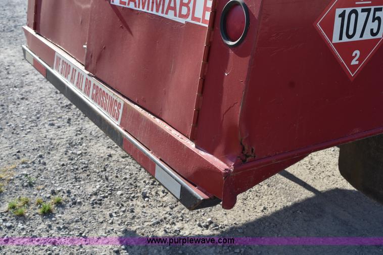 image for item H5107 1996 International 4900 propane truck