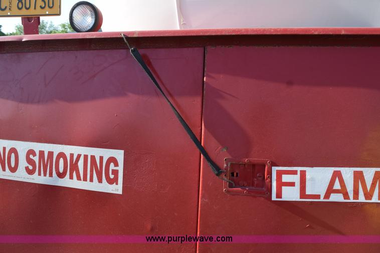 image for item H5107 1996 International 4900 propane truck