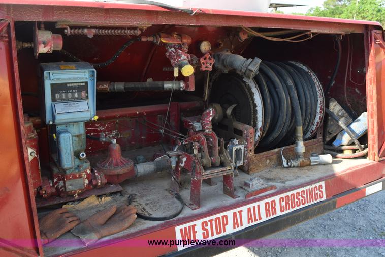 image for item H5107 1996 International 4900 propane truck