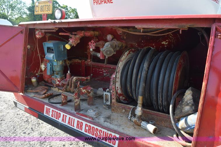 image for item H5107 1996 International 4900 propane truck