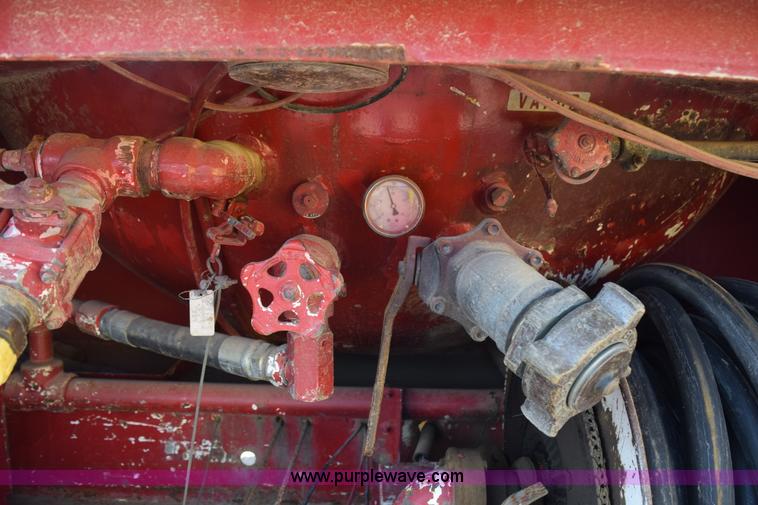 image for item H5107 1996 International 4900 propane truck