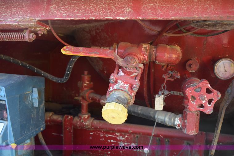 image for item H5107 1996 International 4900 propane truck