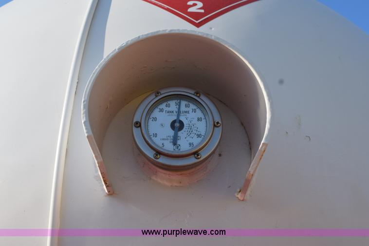 image for item H5107 1996 International 4900 propane truck