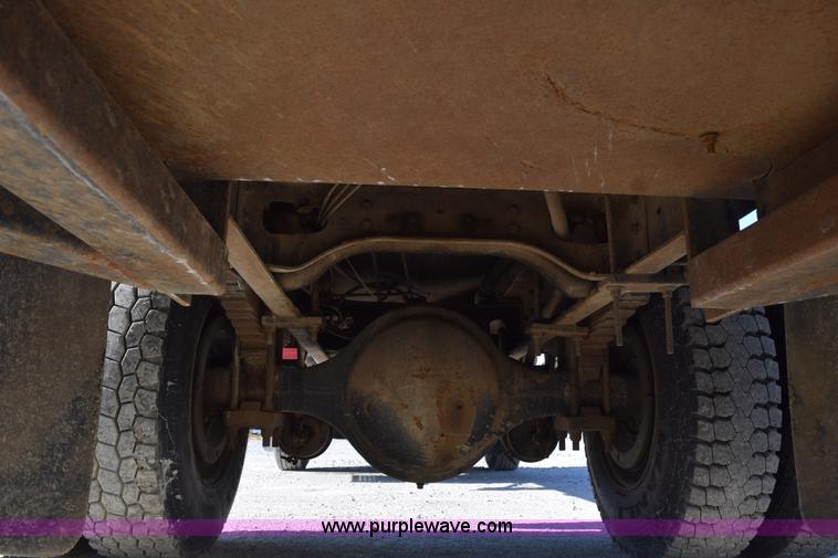 image for item H5107 1996 International 4900 propane truck