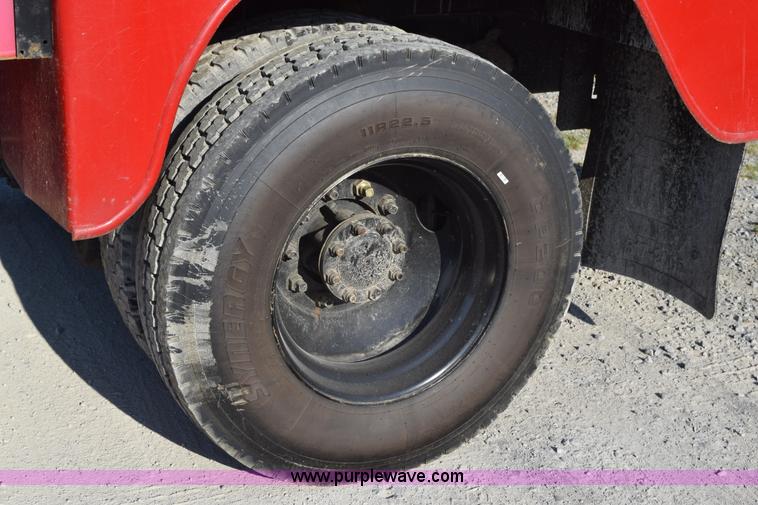 image for item H5107 1996 International 4900 propane truck