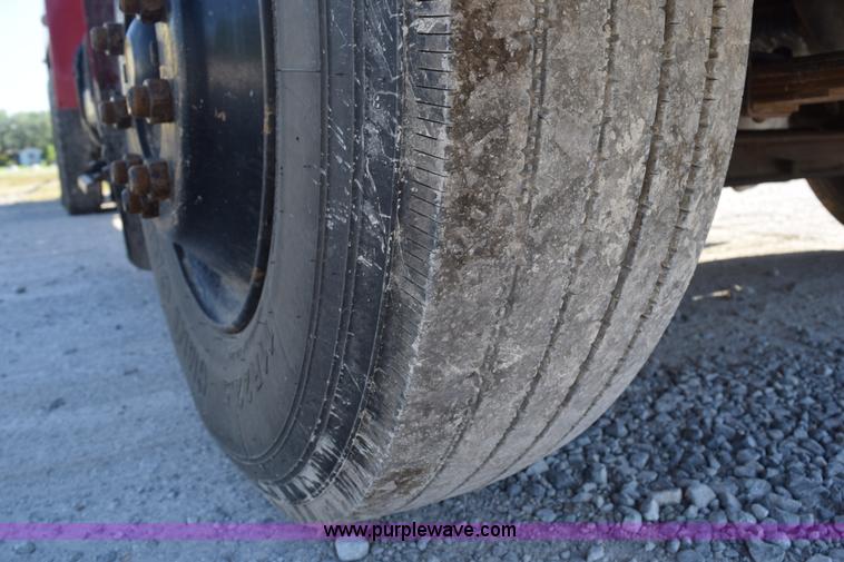 image for item H5107 1996 International 4900 propane truck