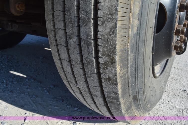 image for item H5107 1996 International 4900 propane truck