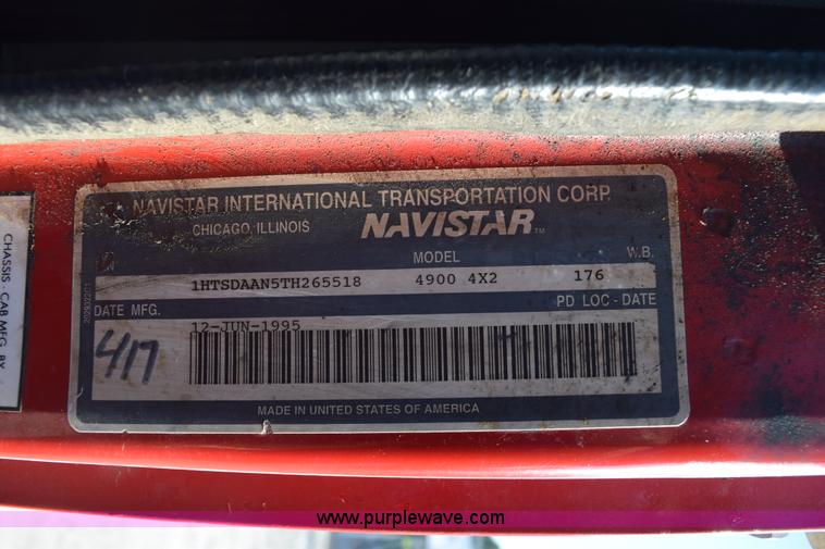 image for item H5107 1996 International 4900 propane truck