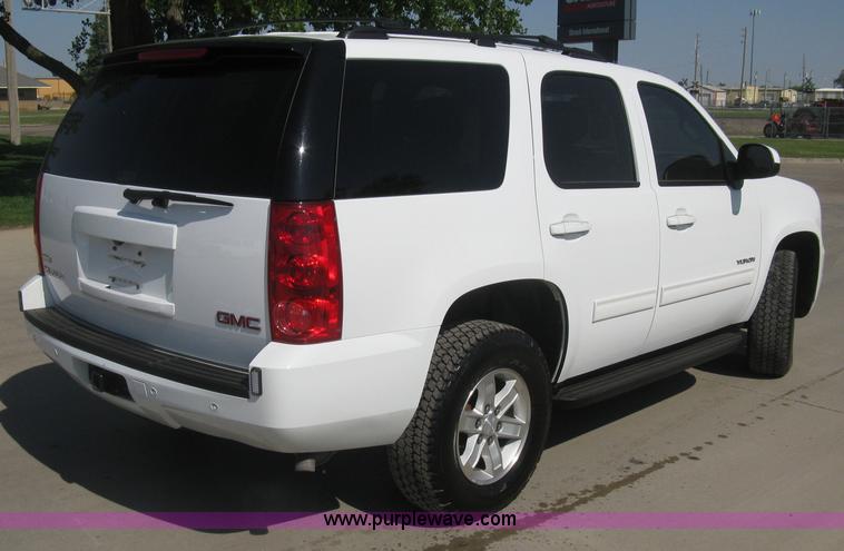 image for item H8643 2012 GMC Yukon SLE SUV