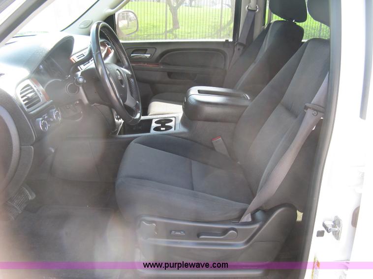 image for item H8643 2012 GMC Yukon SLE SUV