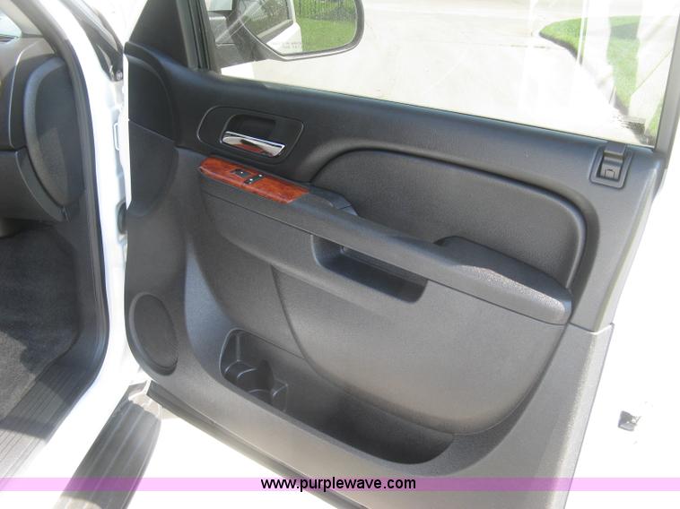 image for item H8643 2012 GMC Yukon SLE SUV