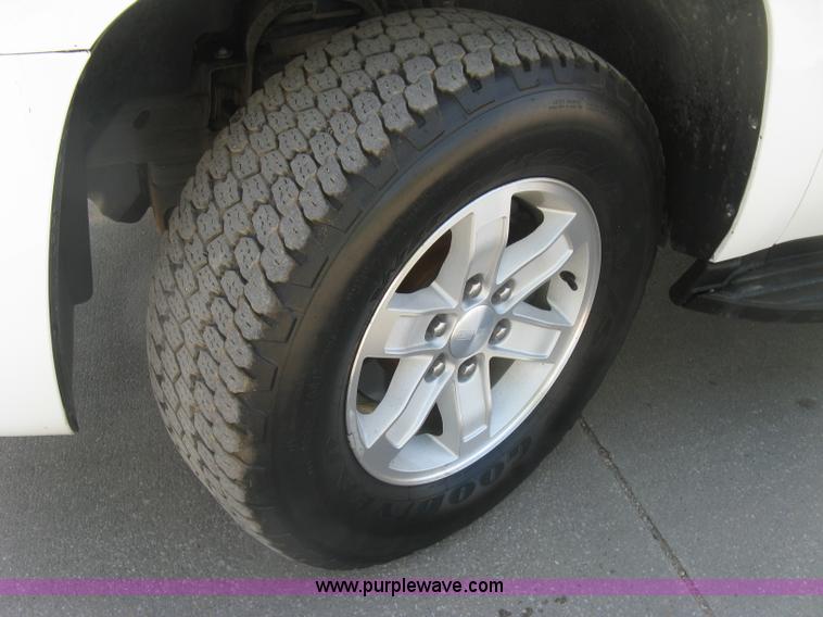 image for item H8643 2012 GMC Yukon SLE SUV