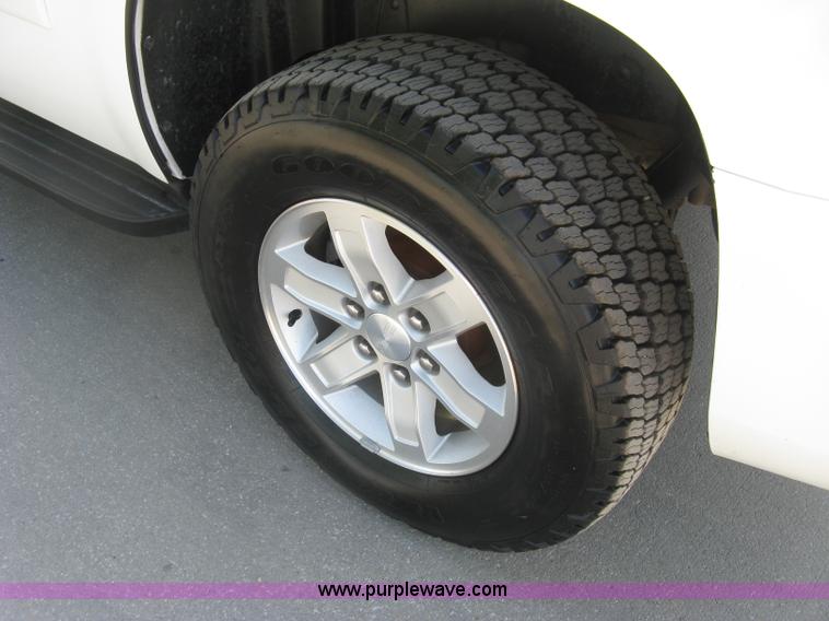 image for item H8643 2012 GMC Yukon SLE SUV