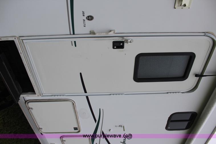 image for item I1672 2000 Coachmen Prospera camper