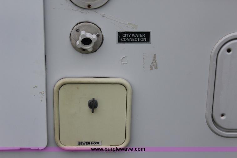 image for item I1672 2000 Coachmen Prospera camper