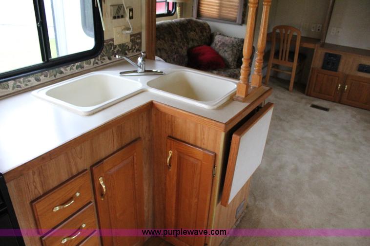 image for item I1672 2000 Coachmen Prospera camper