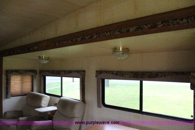 image for item I1672 2000 Coachmen Prospera camper