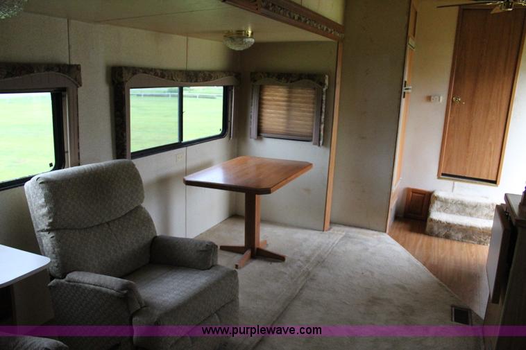 image for item I1672 2000 Coachmen Prospera camper