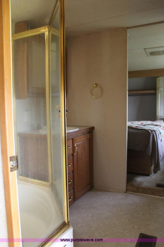 image for item I1672 2000 Coachmen Prospera camper