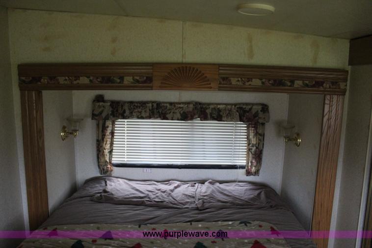 image for item I1672 2000 Coachmen Prospera camper