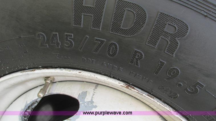 image for item I3007 2008 Ford F450 Super Duty Crew Cab flatbed truck