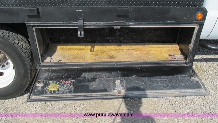 image for item I3007 2008 Ford F450 Super Duty Crew Cab flatbed truck