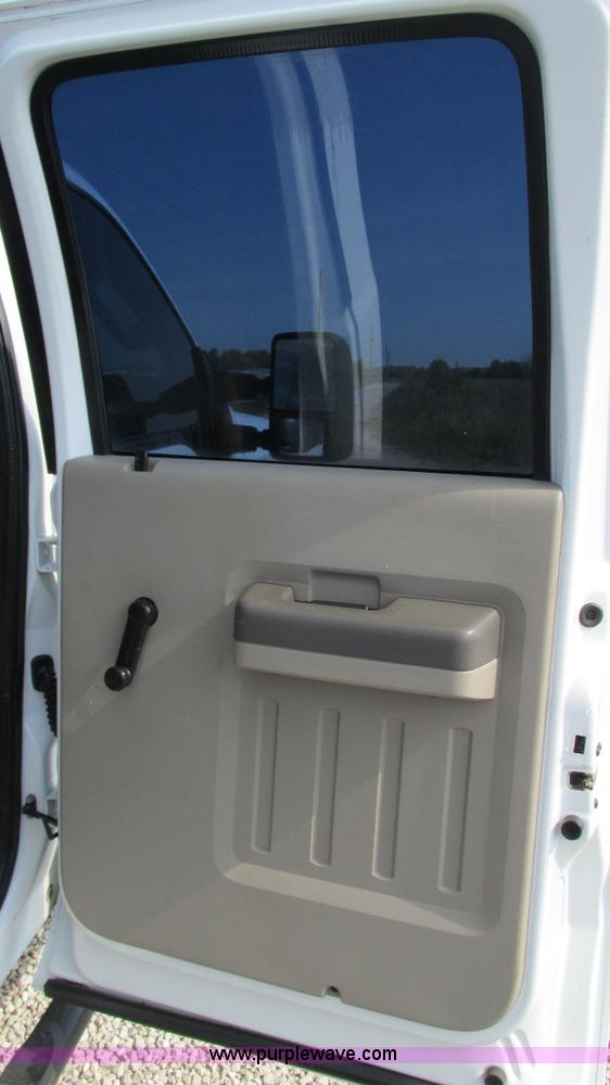 image for item I3007 2008 Ford F450 Super Duty Crew Cab flatbed truck