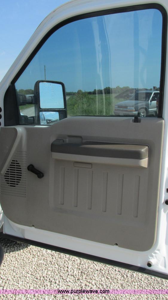 image for item I3007 2008 Ford F450 Super Duty Crew Cab flatbed truck