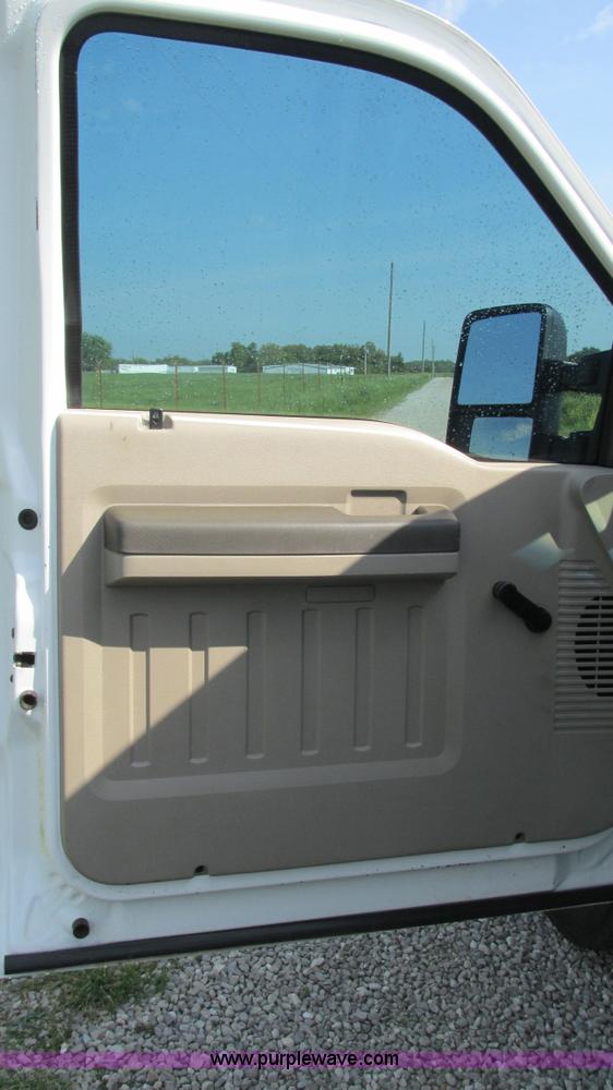 image for item I3007 2008 Ford F450 Super Duty Crew Cab flatbed truck